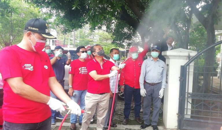 Ketua DPP PDI Perjuangan, Sukur Nababan Turun Lakukan Disinfektan dan Edukasi Di Kota Bekasi