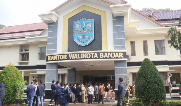 Geledah Rumah Dinas Walikota Banjar, KPK Keluar Bawa 2 Koper