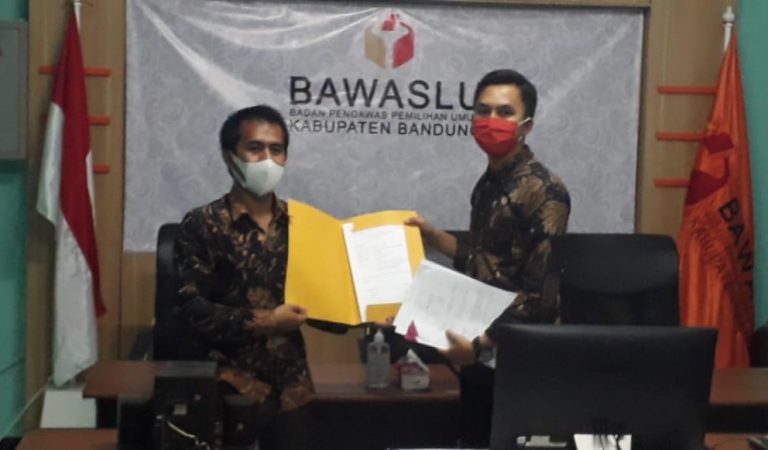 Pilbup Bandung, Tim Dahsyat Laporkan Dugaan Pelanggaran Kampanye Paslon No 1 dan 3