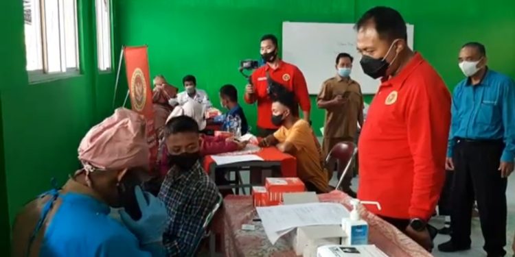 Sasar Santri dan Pelajar, BIN Gelar Vaksinasi Massal di Indramayu