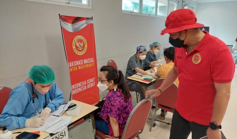 BIN Banten Laksanakan Gebyar Vaksin Masal di Gereja Katolik Santo Laurensius Kota Tangsel