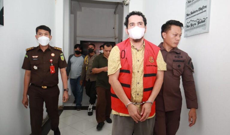 Tim Penyidik Kejati Banten Sikat Tersangka Kasus Gratifikasi