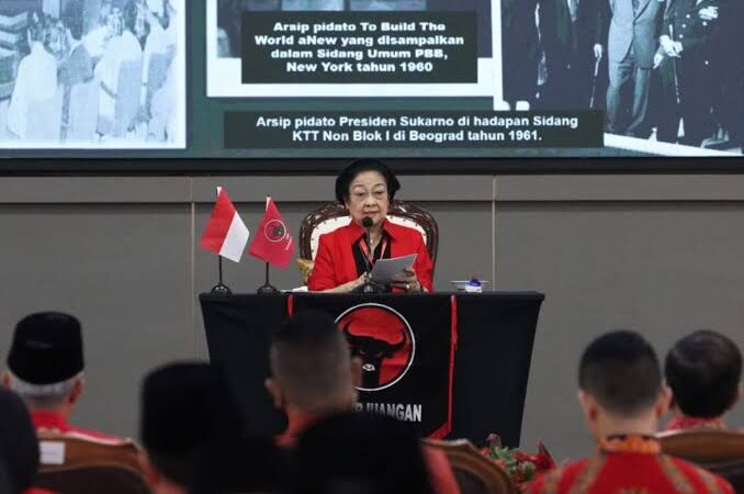 Dihadiri Jokowi dan Ganjar, Megawati Sampaikan Pidato Politik Secara Tertutup di Rakernas III PDIP