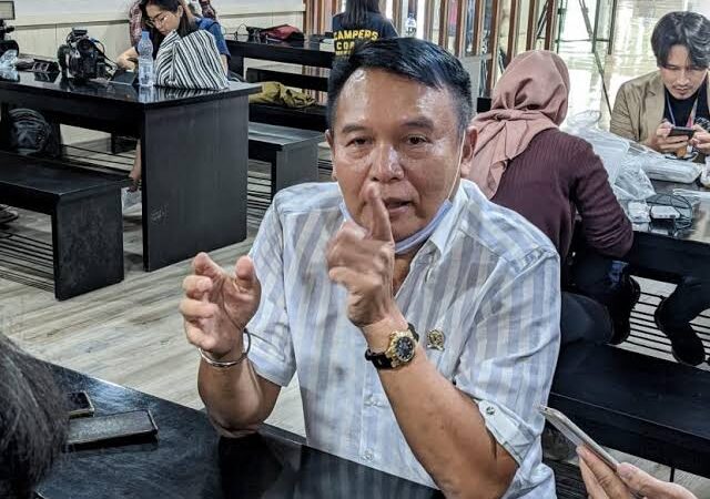 TB Hasanuddin Desak Kemenhan Transparan Soal Senapan Serbu IFAR