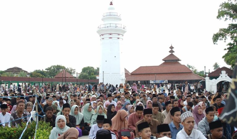 Tak Terbendung, Enam Ribu Jamaah Padati Alun-Alun Banten Lama, Ikuti Haul Sultan Maulana Hasanuddin