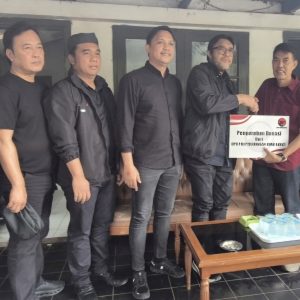 PDI Perjuangan Jabar Kembali Serahkan Bantuan ke Bandung Zoo, Total Capai Rp324 Juta